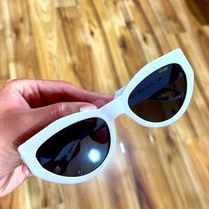 Great condition super trendy white quay cat eye sunglasses perfect for Coachella